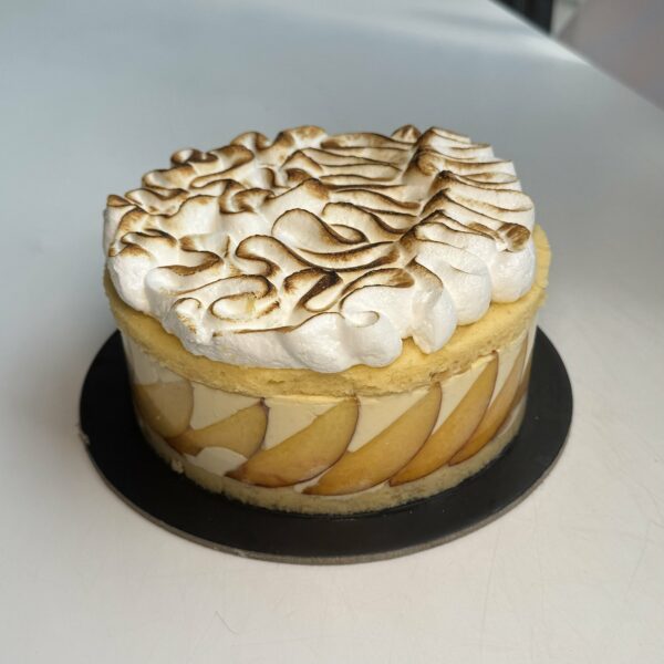 Fraisier torta sa sezonskim voćem